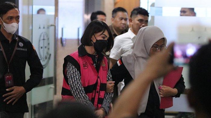 Penampakan Crazy Rich PIK Helena Lim Tersangka Korupsi Timah Saat Hendak Dijebloskan ke Tahanan